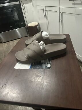 Balenciaga slide for women